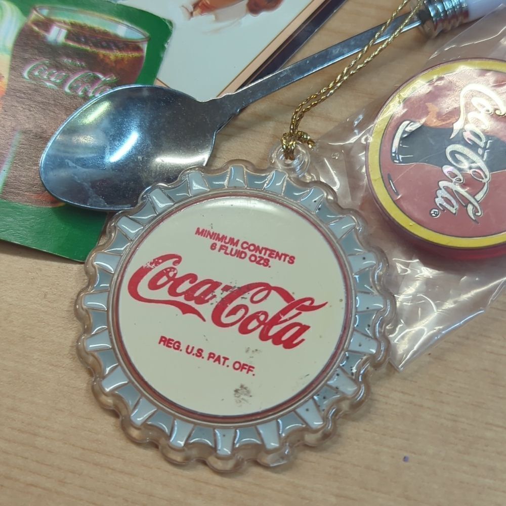 Coca-Cola 1998 "Evolution of the Contour Bottle" Set/3 and lots of collectables - Picture 5 of 16